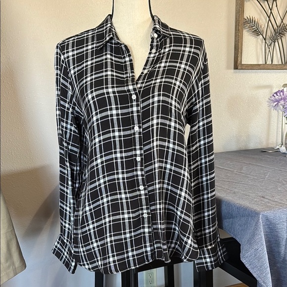 NWOT Banana Republic Women’s Size M Lightweight Flannel Button Down Shirt - Picture 1 of 5